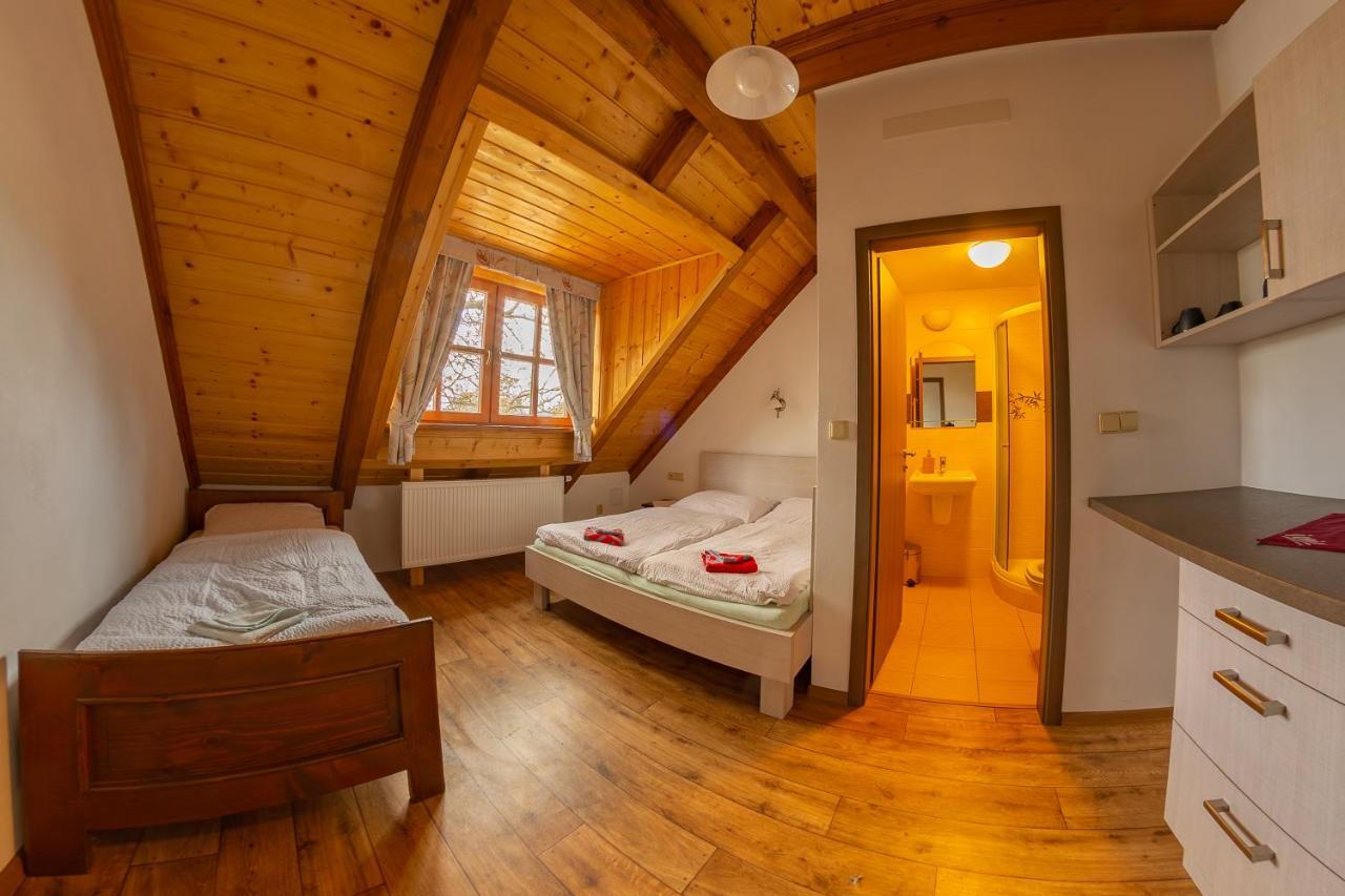 Pension&Restaurant U Koňské dráhy Holkov Velešín Exteriér fotografie